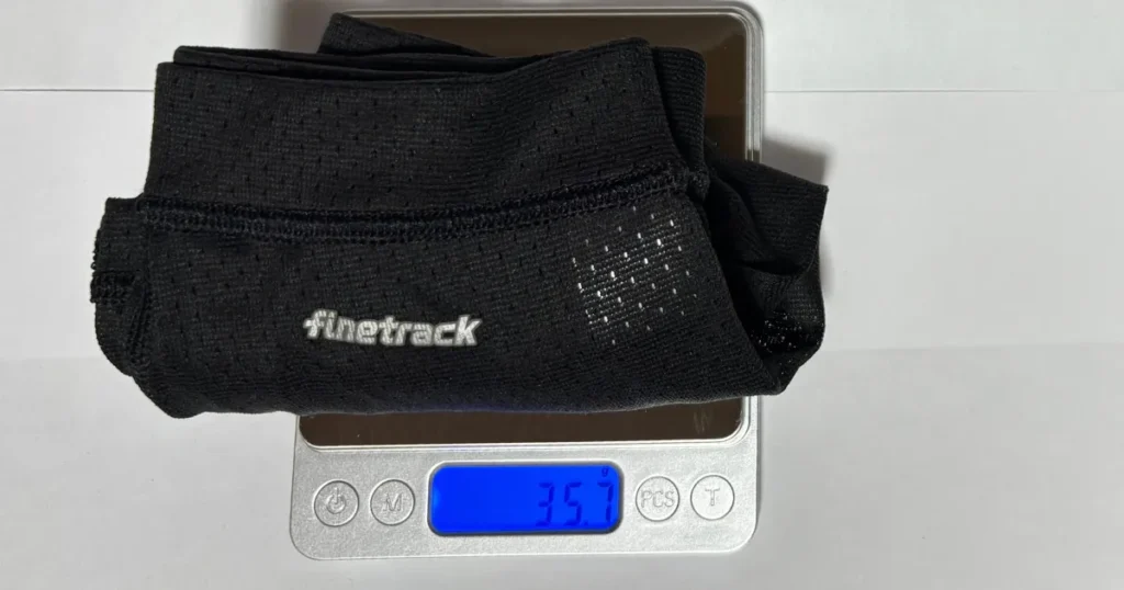 ファイントラック FUM0427をキッチンスケールに載せた実測重量35.7g